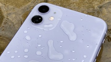 iPhone 11 vẫn hoạt động sau 6 tháng ngâm dưới hồ nước lạnh
