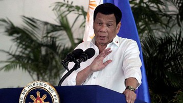 Tổng thống Philippines 'tái xuất' sau tin đồn đã chết