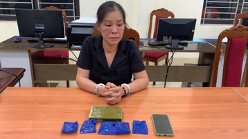 Sơn La: Bắt người phụ nữ U50 vận chuyển 1 bánh heroin và 1.000 viên ma túy tổng hợp