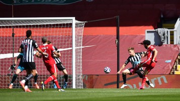 Kết quả Liverpool 1-1 Newcastle: Thua phút bù giờ, Liverpool mất cơ hội vào top 4