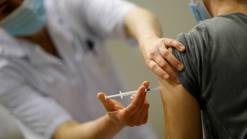 140 người bị tiêm nhầm nước muối sinh lý thay vì vaccine COVID-19 ở Pháp