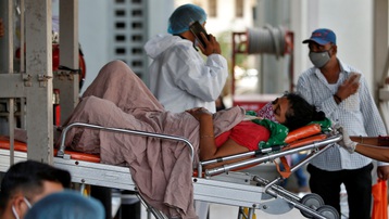 WHO lo ngại tình trạng người dân Ấn Độ đổ xô tới bệnh viện