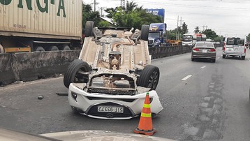Tiền Giang: Tai nạn giữa 2 ô tô gây ùn ứ giao thông trên Quốc lộ 1