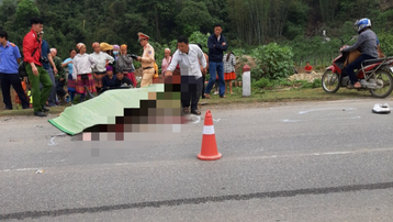 Người phụ nữ đi xe máy tử vong sau va chạm với xe đầu kéo ở Sơn La