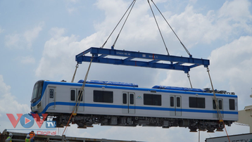 TPHCM: Thêm 6 toa tàu Metro số 1 cập cảng
