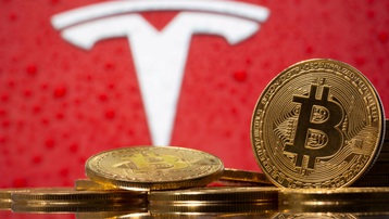 Tesla dừng cho phép mua xe điện bằng bitcoin: Giá bitcoin lao dốc thảm