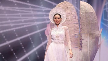Màn xử lý 'đi vào lòng người' với sự cố 'cái kén' của Khánh Vân tại Miss Universe