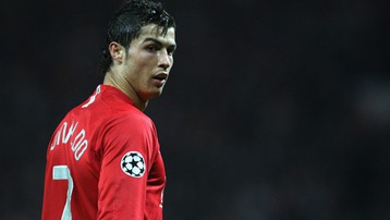 Ronaldo cân nhắc trở lại Man United dù phải giảm lương