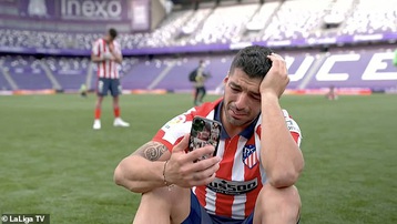 Suarez khóc như mưa sau khi vô địch La Liga cùng Atletico Madrid