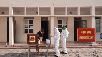 Bắc Giang: Những hình ảnh về bầu cử tại khu cách ly