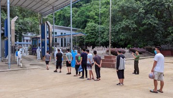 Cao Bằng: Trao trả 11 công dân Trung Quốc nhập cảnh trái phép vào Việt Nam