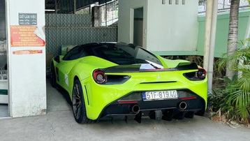 Khởi tố 3 người liên quan vụ tài xế lái Ferrari chống đối CSGT