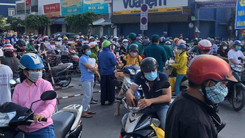 Sáng 31/5, giao thông hỗn loạn trước các chốt chặn vào quận Gò Vấp