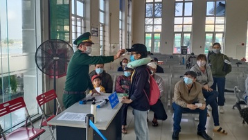 Quảng Ngãi: Cho học sinh, sinh viên nghỉ học, dừng đón khách ra đảo Lý Sơn