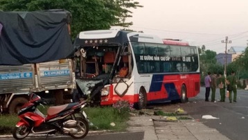 Đắk Lắk: Xe khách va chạm với xe tải, một phụ nữ thiệt mạng, nhiều người bị thương