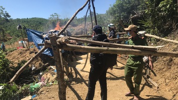 Quảng Nam: Phá hủy 12 lán trại khai thác vàng trái phép tại Bồng Miêu