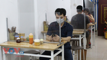 Hà Nội: Nhiều cửa hàng ăn uống chủ động phòng, chống dịch Covid-19 sau khi được mở cửa trở lại