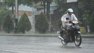 Thời tiết hôm nay: Tiếp tục mưa dông Bắc Bộ, nắng nóng Trung Bộ