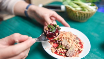 Những món ăn kinh dị nhất Việt Nam khiến khách Tây 'khóc thét'