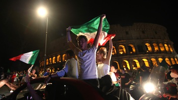 Italy vô địch Euro 2020: Thủ đô Rome không ngủ