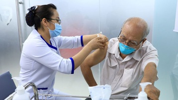 Người trên 65 tuổi tại thành phố Hồ Chí Minh sắp được tiêm vaccine phòng Covid-19