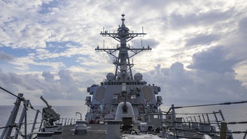 Hải quân Mỹ bác bỏ thông tin tàu khu trục bị Trung Quốc 'xua đuổi' ở Biển Đông