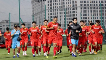 V.League tạm hoãn vô thời hạn, ĐT Việt Nam thay đổi lịch tập trung?