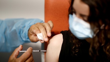 Giới chức Mỹ lên án vấn nạn tin giả về vaccine trên mạng xã hội