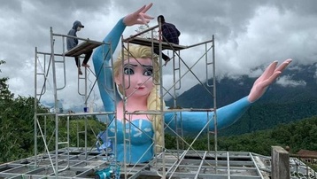 Thị xã Sa Pa vận động chủ cơ sở tháo dỡ tượng 'Nữ hoàng băng giá'