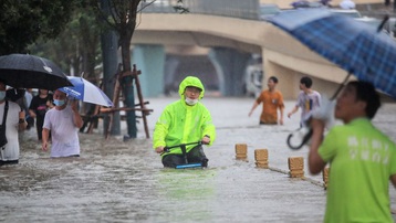 Nhà máy iPhone Trung Quốc chìm trong biển nước