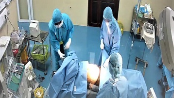 Khẩn cấp phối hợp phẫu thuật cứu sống bệnh nhân nhiễm COVID-19 bị thủng dạ dày, nguy kịch