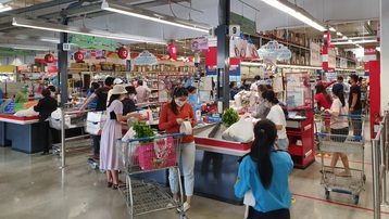 Khánh Hòa: Tạm ngưng hoạt động chợ truyền thống, dân đổ xô đi gom hàng