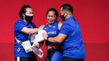 VĐV Philippines 'khóc như mưa' khi giành tấm HCV lịch sử và lập kỷ lục Olympic