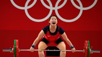 Olympic Tokyo 2020: Hoàng Thị Duyên bị… tạ đè, mất huy chương