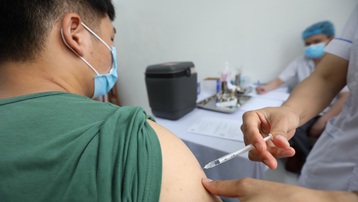 Tiêm thử nghiệm vaccine Nano Covax phòng COVID-19 mũi 2 giai đoạn 3 cho 12.000 người