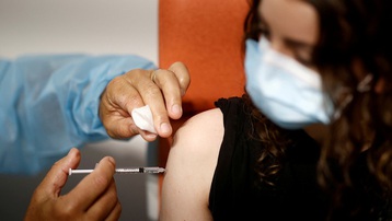 Covid-19: Đã tiêm vaccine vẫn có thể nhiễm và làm lây lan bệnh