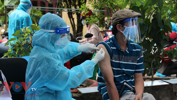 TP Hồ Chí Minh: Đội tiêm vaccine Covid-19 lưu động cho người dân ở khu vực phong toả