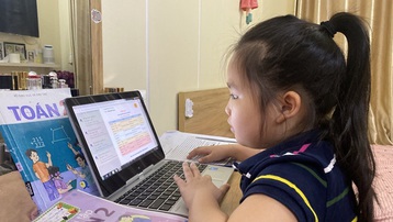 Học sinh tiểu học tại Hà Nội kiểm tra học kỳ trực tuyến thế nào?