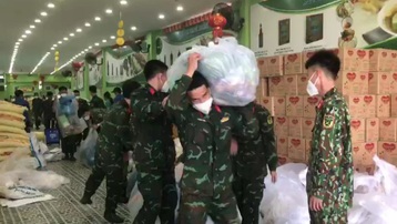 Bà Rịa - Vũng Tàu: Bộ đội mang lương thực đến từng hộ dân vùng phong toả Long Hải