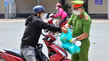 TP. Hồ Chí Minh: 30 đối tượng được cấp giấy đi đường từ 0 giờ ngày 23/8