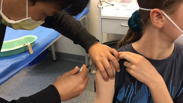 Australia cấp phép tiêm vaccine cho trẻ em từ 12 đến 15 tuổi
