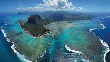 Vẻ đẹp kỳ diệu của ‘thác nước dưới biển’ độc nhất hành tinh