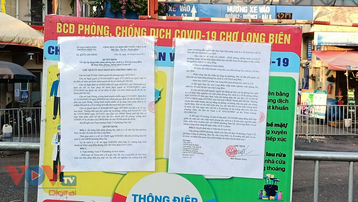 Hà Nội tạm dừng hoạt động chợ Long Biên