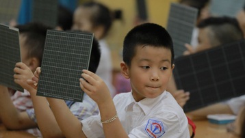 Học sinh lớp 1, lớp 2 tại Hà Nội sẽ được miễn thi trực tuyến cuối năm