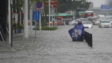 Trung Quốc: Bắc Kinh hủy gần 1400 chuyến bay, Tứ Xuyên hơn 120.000 người bị ảnh hưởng vì mưa lớn