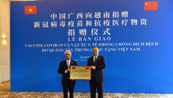 Quảng Tây (Trung Quốc) trao tặng Việt Nam 800.000 liều vaccine và thiết bị y tế phòng chống dịch Covid-19