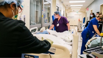 Khủng hoảng y tế do biến thể Delta ở Mỹ: Bệnh nhân tử vong do bệnh viện hết chỗ