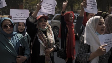 Taliban cấm lao động nữ trong chính quyền Kabul đi làm