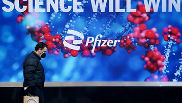 Pfizer thử nghiệm thuốc viên kháng Covid-19, Tổng thống Joe Biden tiêm mũi vaccine tăng cường