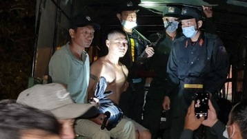 Phạm nhân cầm đầu vụ trốn trại bị bắt khi đang chơi điện thoại